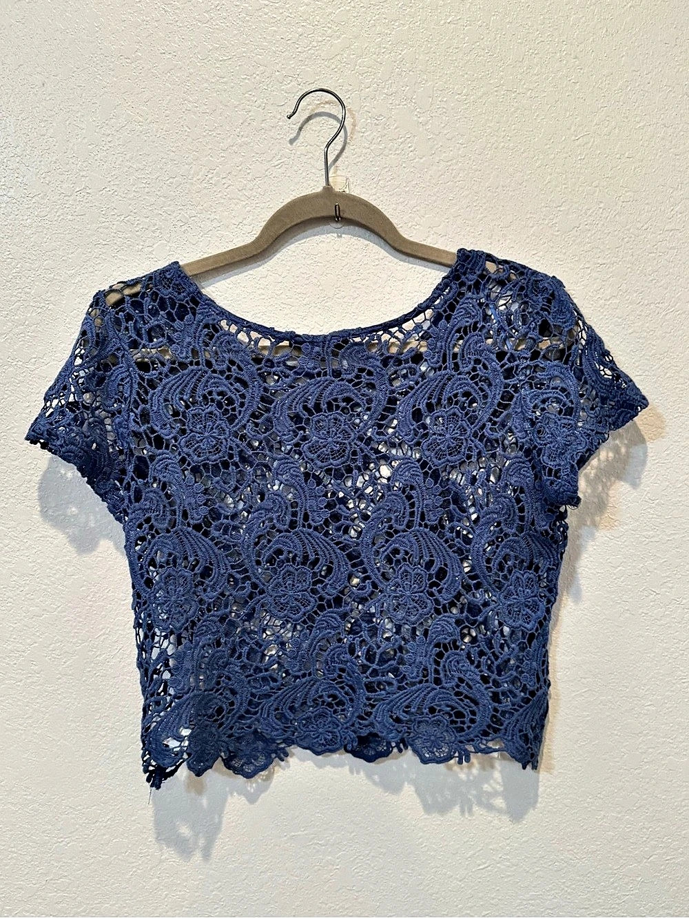 ambiance Floral Lace Crop Top in Blue Size Small